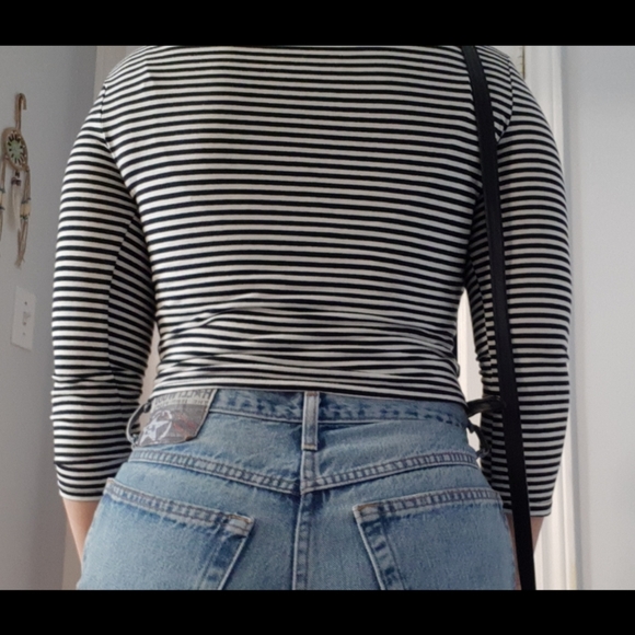 Striped Crop Top - Picture 3 of 4